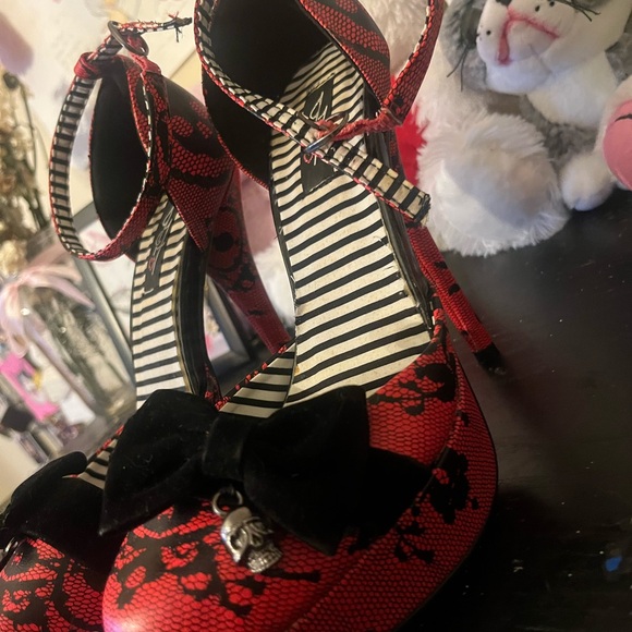 Iron fist goth Red Lace Skull Ankle-Strap Pumps - Picture 2 of 2